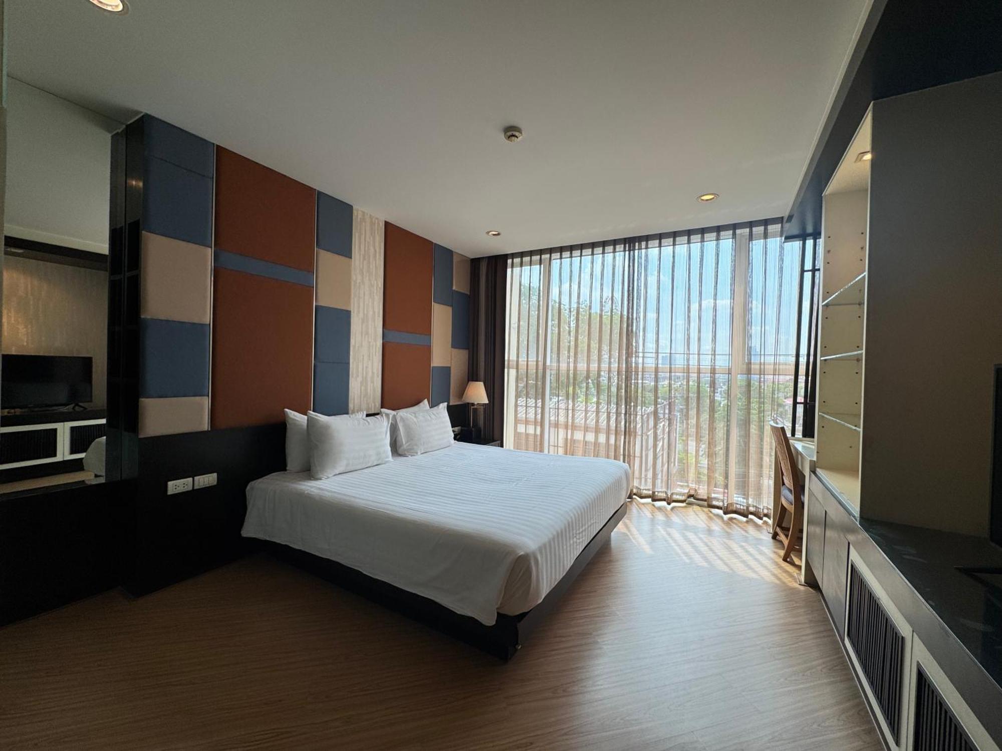 The Sunreno Hotel Sha Бангкок Екстер'єр фото