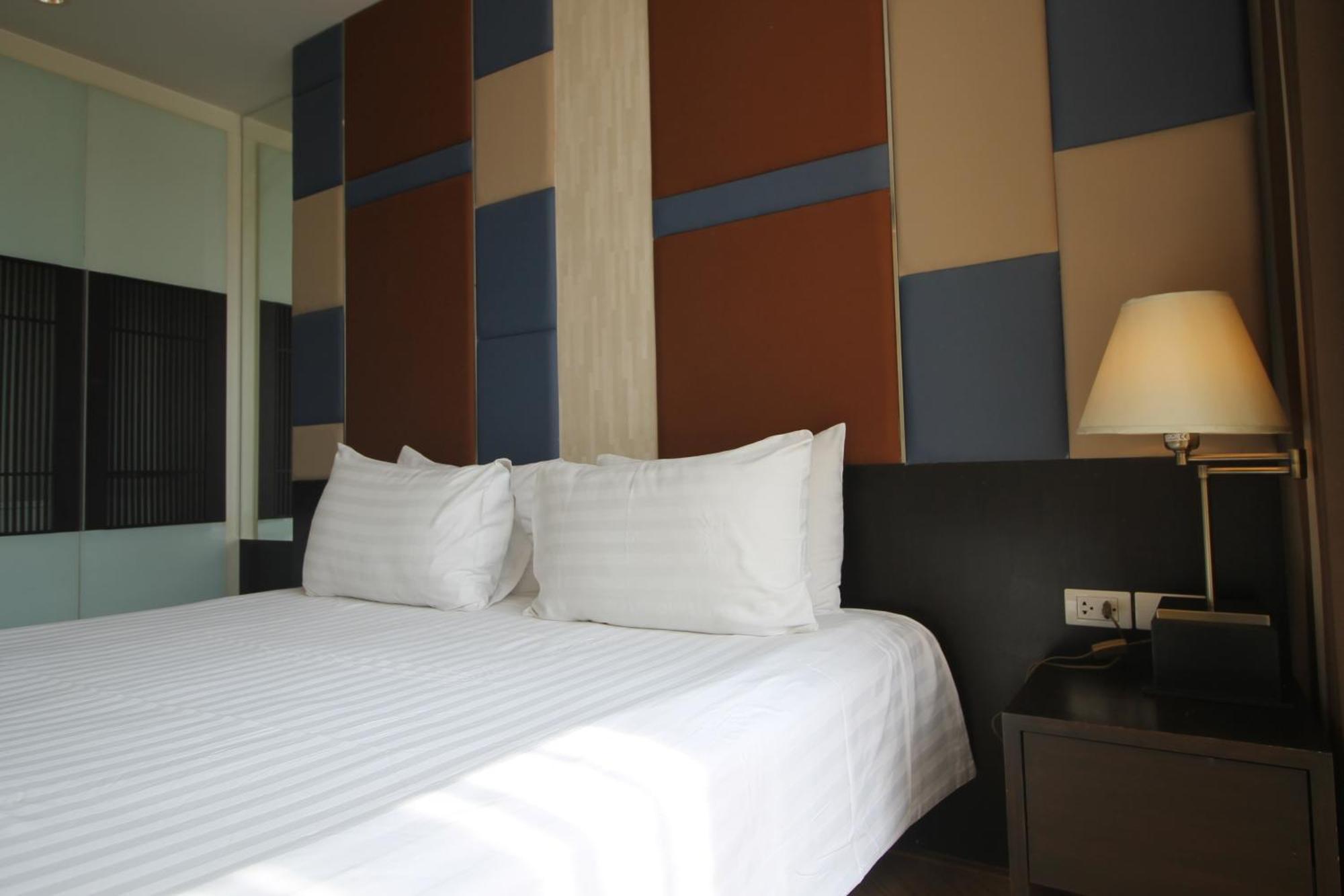 The Sunreno Hotel Sha Бангкок Екстер'єр фото