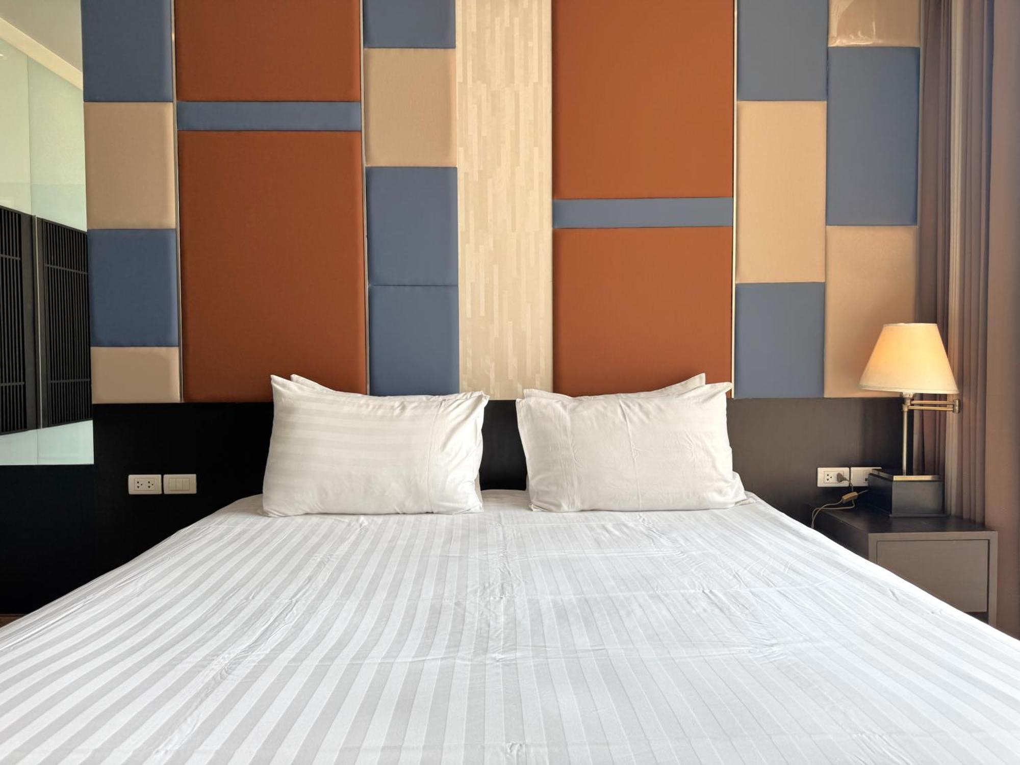 The Sunreno Hotel Sha Бангкок Екстер'єр фото