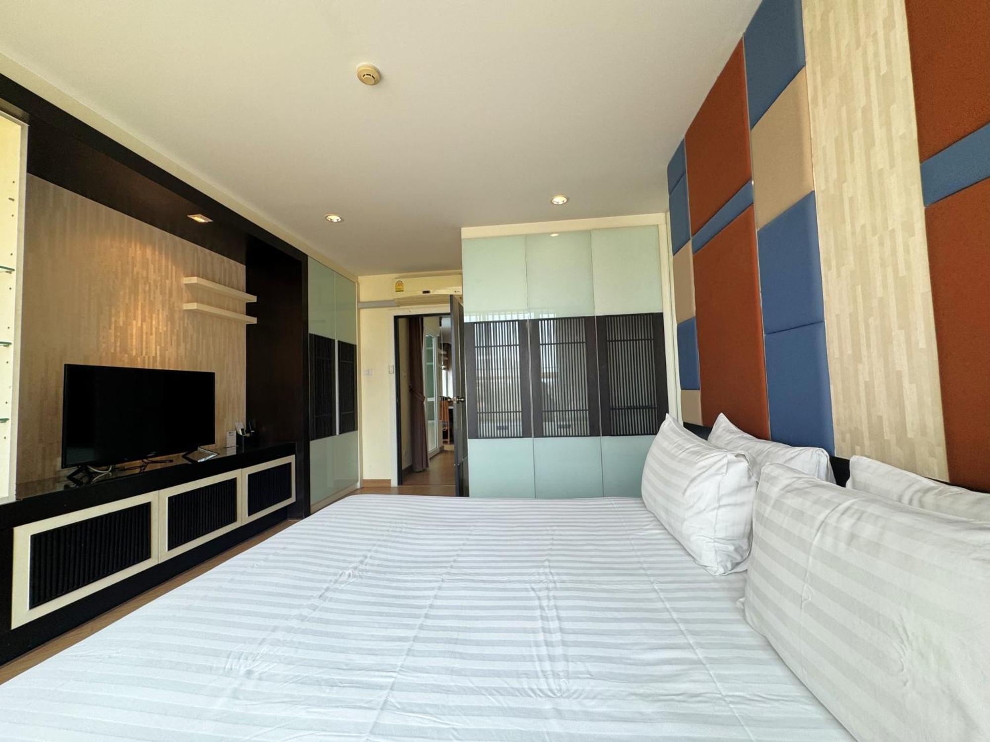 The Sunreno Hotel Sha Бангкок Екстер'єр фото