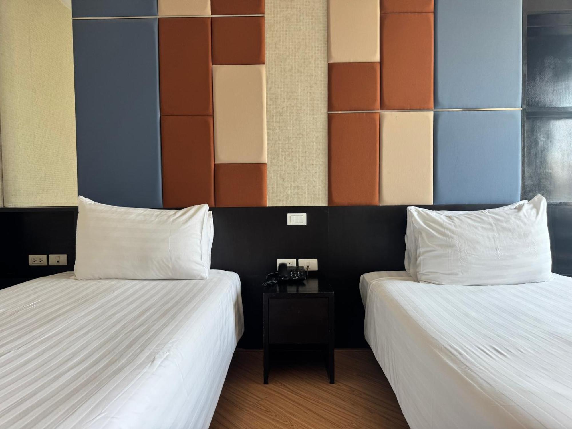 The Sunreno Hotel Sha Бангкок Екстер'єр фото