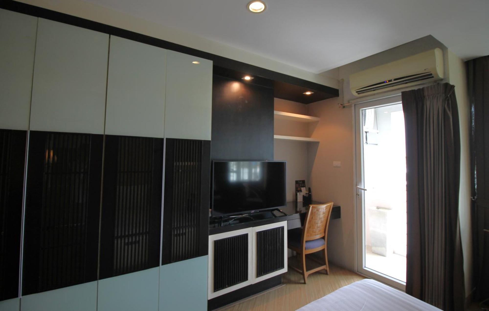 The Sunreno Hotel Sha Бангкок Екстер'єр фото