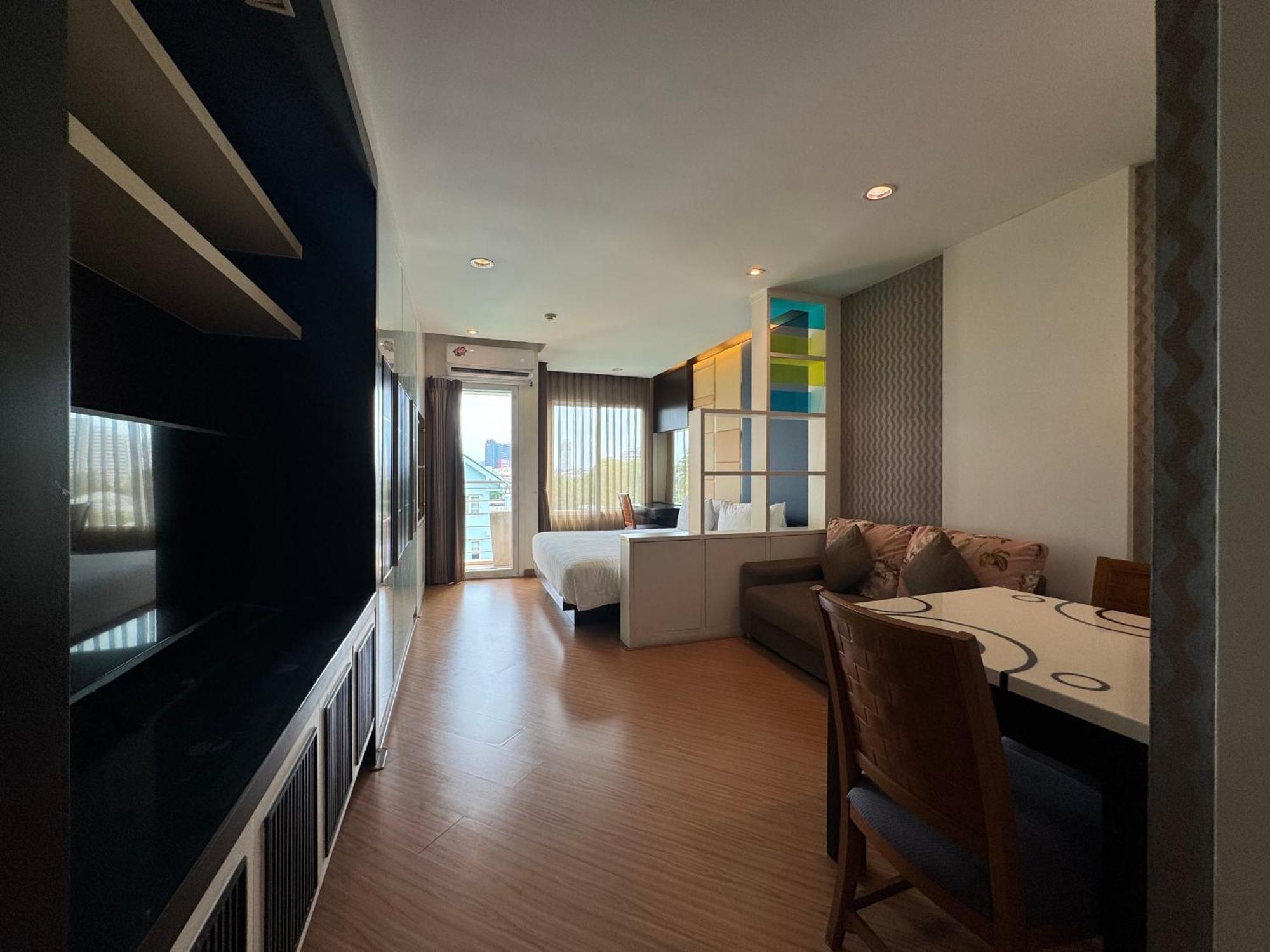 The Sunreno Hotel Sha Бангкок Екстер'єр фото