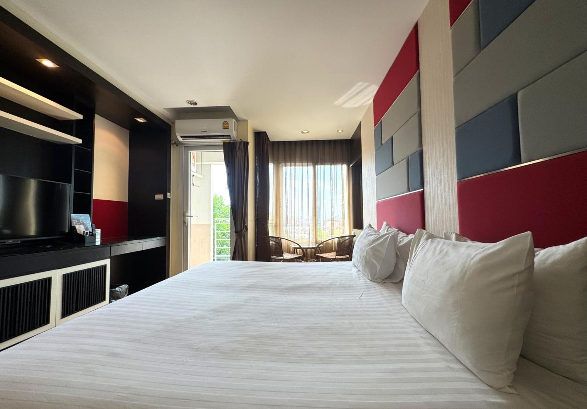 The Sunreno Hotel Sha Бангкок Екстер'єр фото