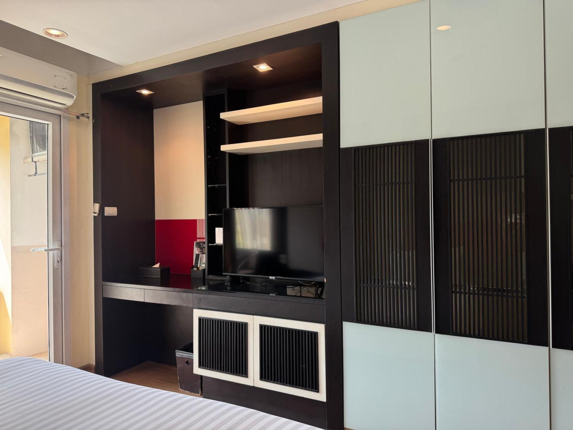 The Sunreno Hotel Sha Бангкок Екстер'єр фото