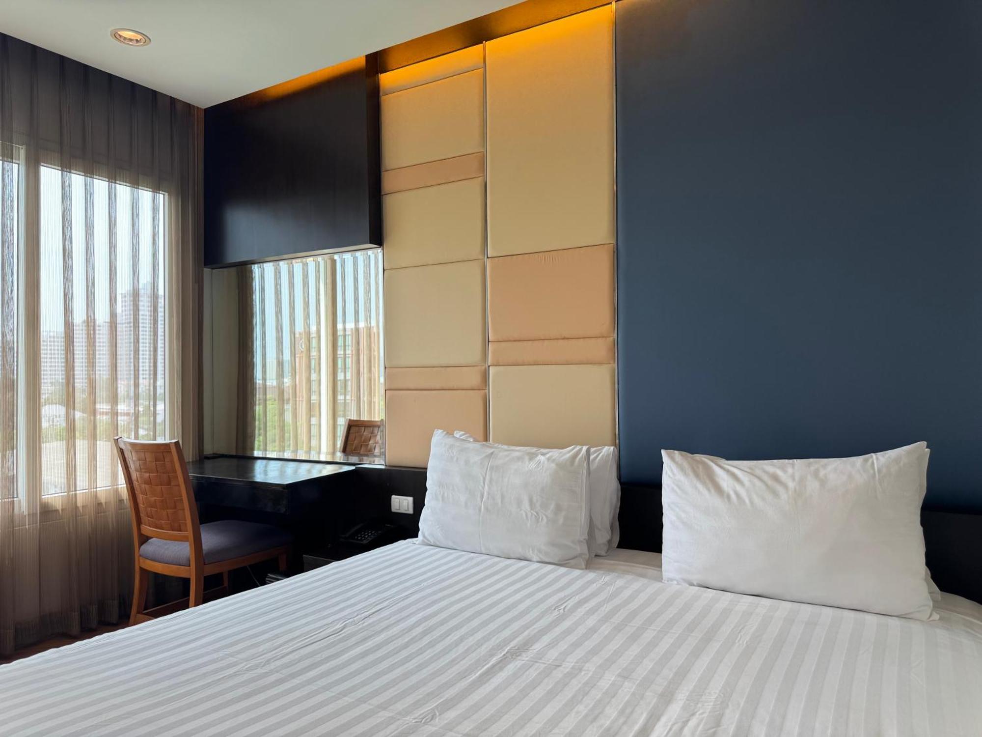 The Sunreno Hotel Sha Бангкок Екстер'єр фото