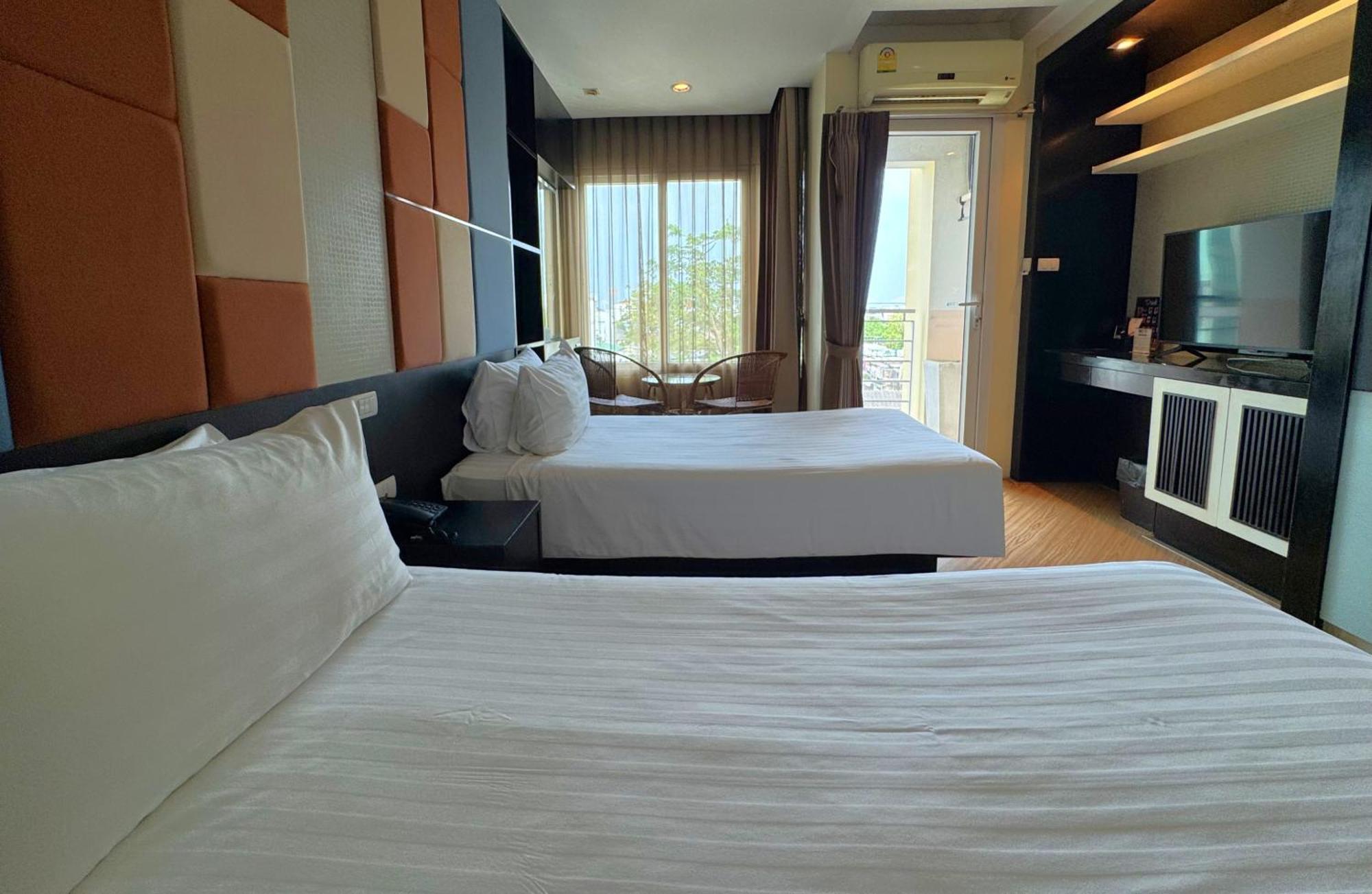 The Sunreno Hotel Sha Бангкок Екстер'єр фото