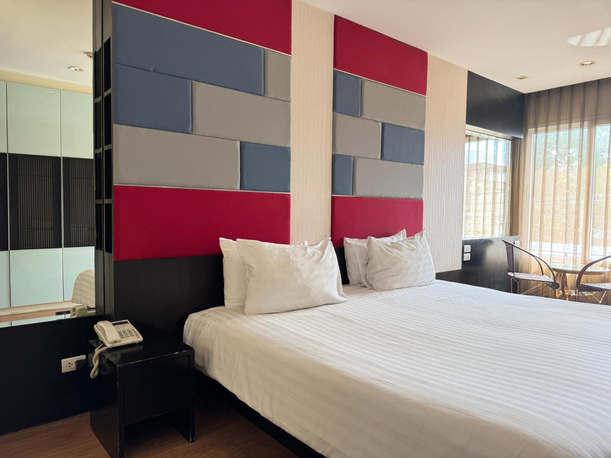 The Sunreno Hotel Sha Бангкок Екстер'єр фото