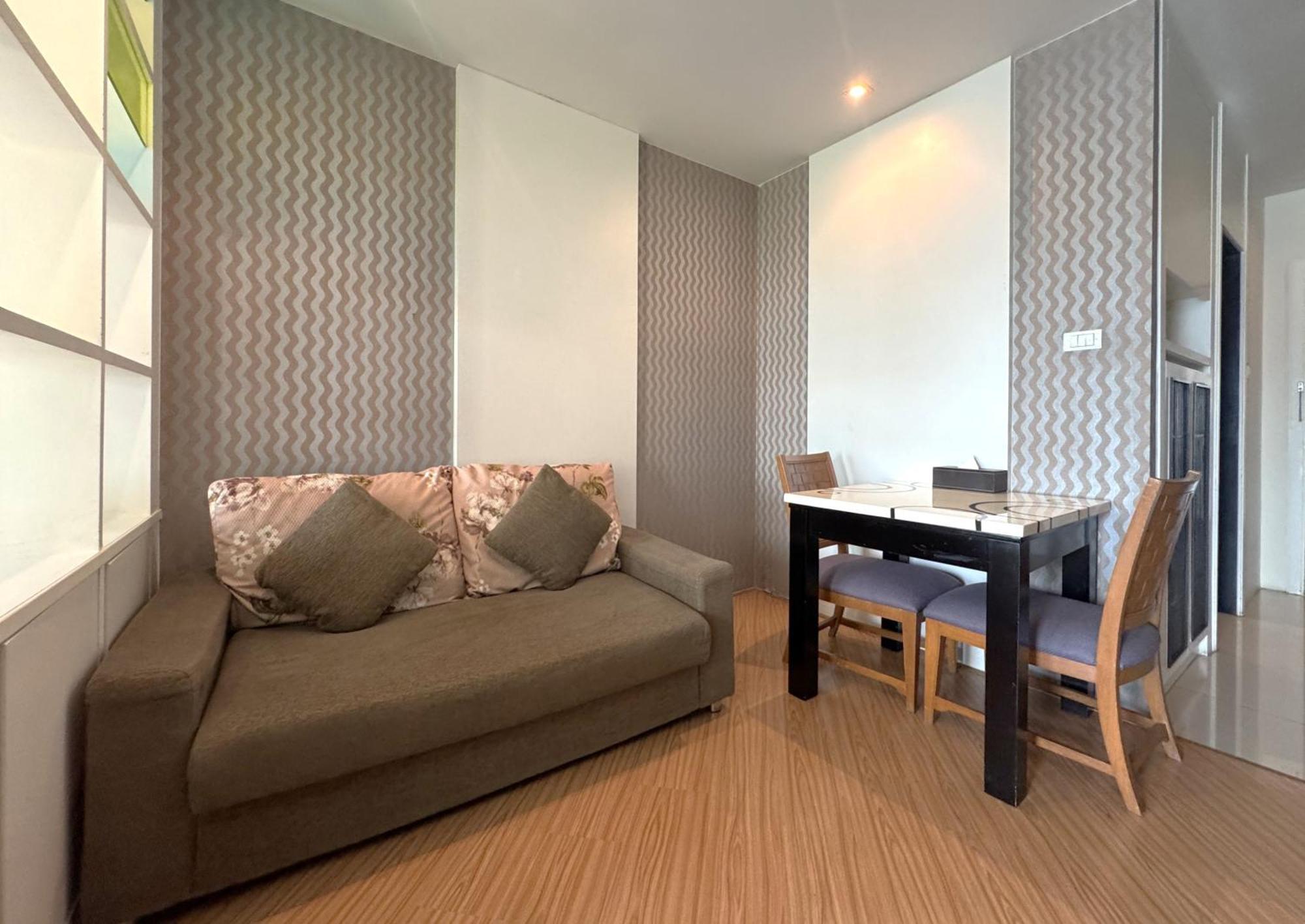 The Sunreno Hotel Sha Бангкок Екстер'єр фото